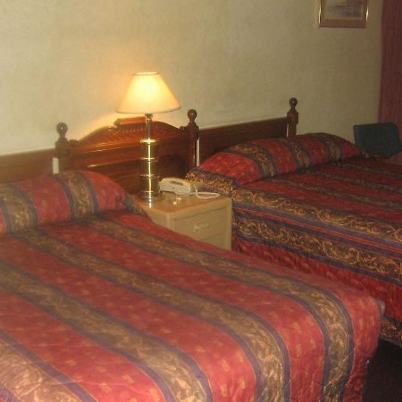 Town And Country Motor Hotel Калгари Экстерьер фото