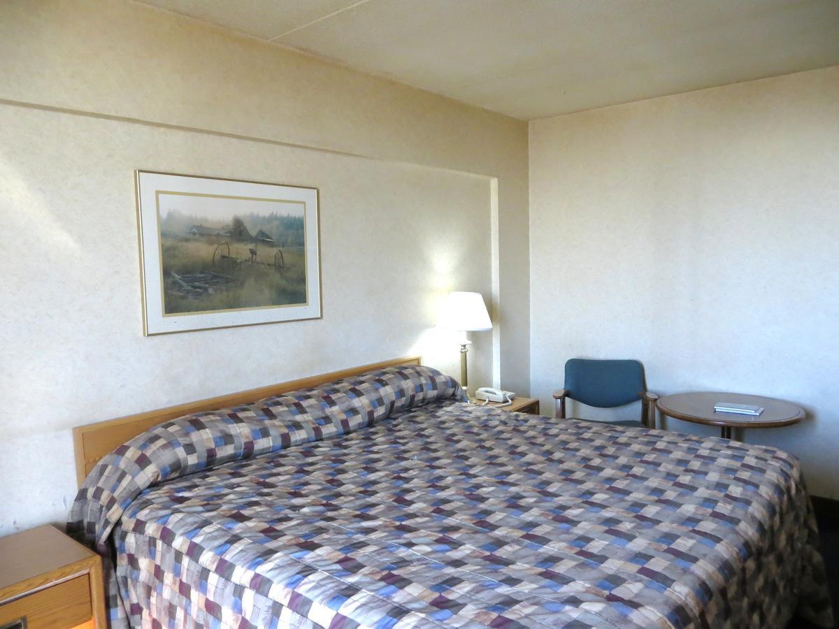 Town And Country Motor Hotel Калгари Экстерьер фото