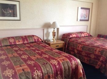 Town And Country Motor Hotel Калгари Экстерьер фото
